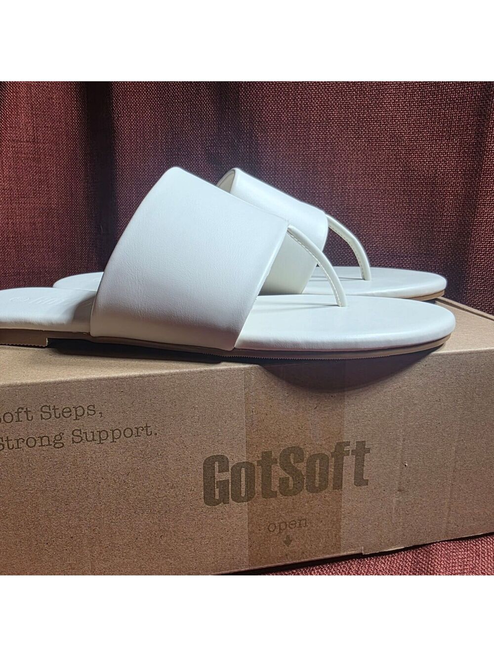 New in box - Wmns 8.5 - GotSoft white slide sandals - Picture 4 of 5